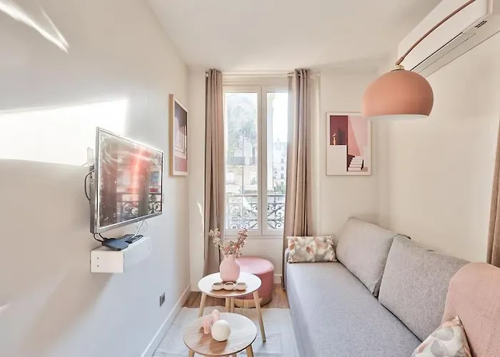 Cozy Center For 3