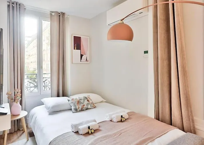 Cozy Center For 3